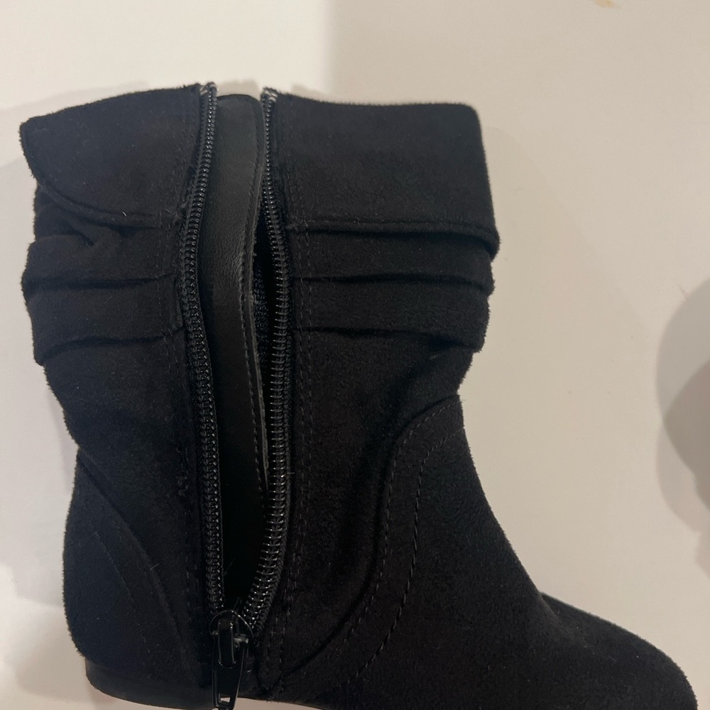 Smart Fit Kids Suede Fashion Boots – Size 8 (Black)